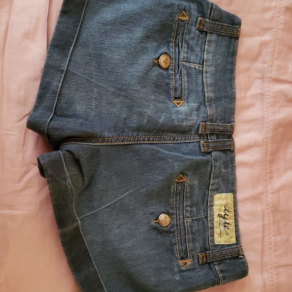 Shorts - Picture 3 of 4